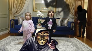 Ni̇lay İnçi̇ Evdeki̇ Maskeli̇ Ki̇mevde Yabanci Bi̇ri̇ Var Ni̇lay