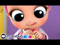 Doctor Cúreme Por Favor - Little Angel Español | Moonbug en Español