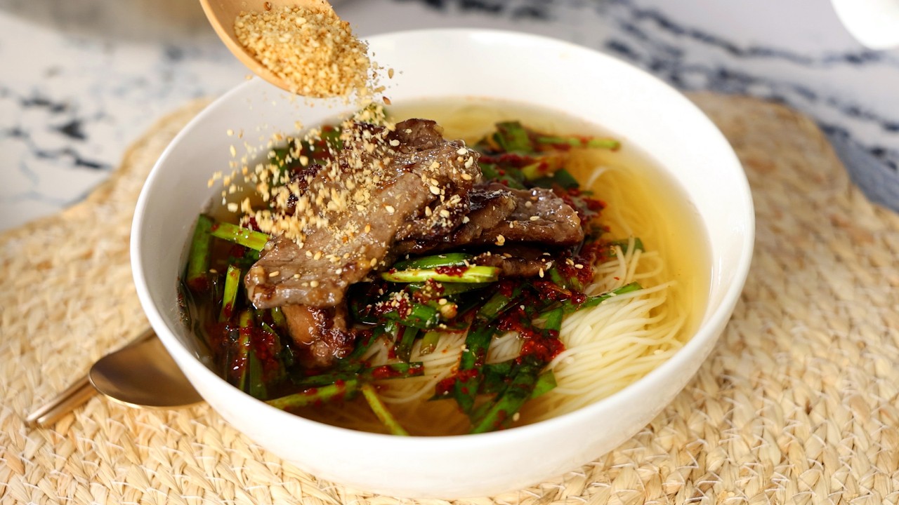 Korean beef noodle soup - YouTube