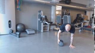 Core-Training - Front Plank Lat Pull