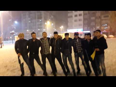 Sivas'a kar yağıyor sivaslılar halay çekiyor meydanda ♡°•○