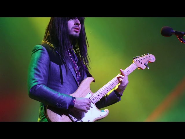 Khruangbin 