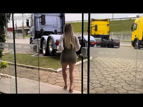 Aline Fuchter na Scania  agora sim vou levar para a casa.