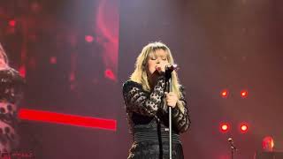 Kelly Clarkson covers Olivia Rodrigos Vampire at the Chemistry Residency in Las Vegas on 12/30/23.