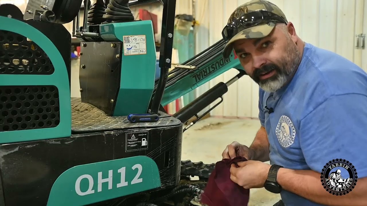 Китайский мини-экскаватор: замена гидравлического масла своими руками