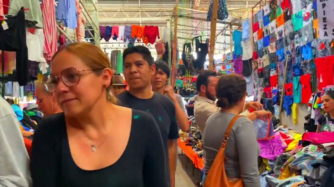 LA PLAZA MÁS FAMOSA DE LEÓN ( tianguis la pulga )