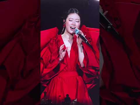 单依纯 演唱会神级现场 轻松换调好听到头皮发麻了 如果爱忘了