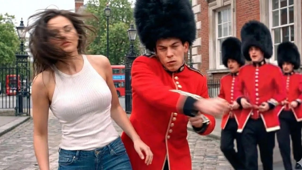 ¡Idiotas que Irritaron a la Guardia Real y Terminaron Mal!