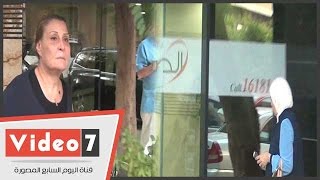 زيزى مصطفى ومنى عبد الغنى تودعان جثمان نور الشريف