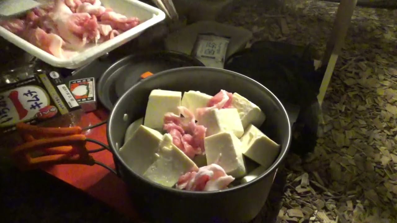 秋の海とキムチ鍋と船ばっか見てるソロキャンプ