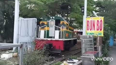 D9E 217 về xí nghiệp và D19E 941 kéo SE7 về Ga Sài Gòn, về xí nghiệp