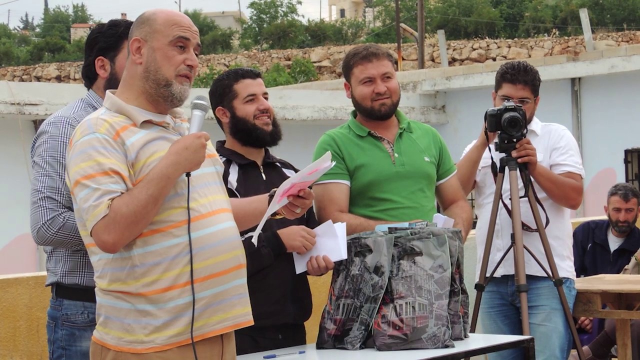 جانب من تكريم المتفوقين في مدرسة عقربات