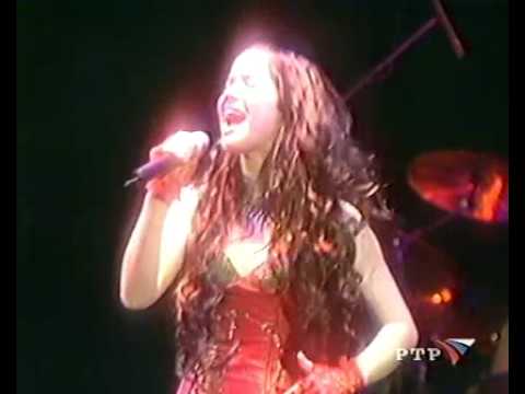 Video: Natalia Oreiro è bombardata da Cheburashkas ai concerti