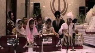 Kids Gurbani Kirtan - Aisee Preeth Karahu Man Maerae