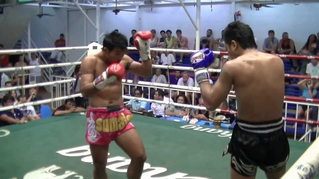 Parinya Sumalee Boxing Gym VS Munja Noy Keatnaphachai. 11th Jan 2013, Bangla Boxing Stadium.