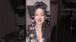 Asian Mom Relax Before Go To Bed Santai Sebelum Tidur