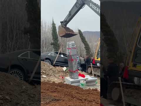 Мужчину похоронили вместе с его машиной Mercedes в Китае #авто #похороны #mercedes #автомобиль