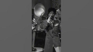 On this day in 2004, Prince performed Musicology on the Tonight Show with Jay Leno. 💜