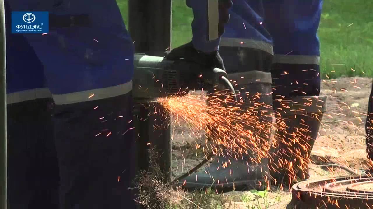 поднять дом на винтовые сваи - YouTube