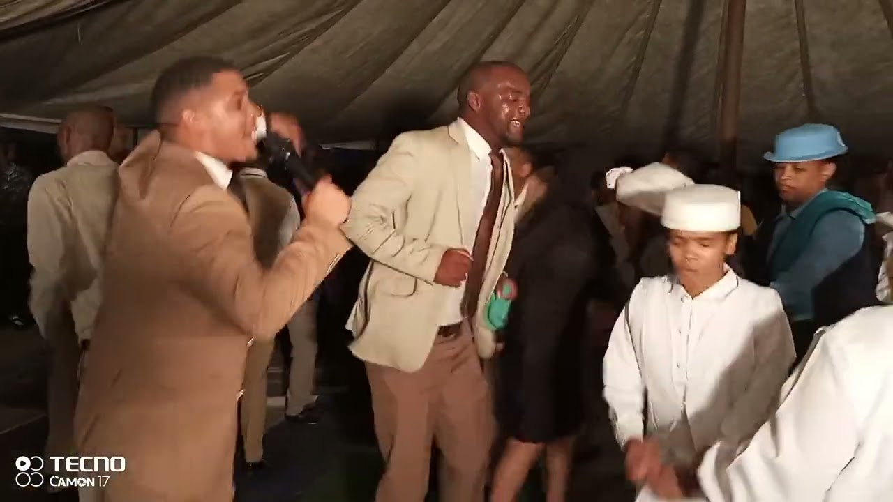 Herlewing Tent Diens volk in wegstry #pinkster