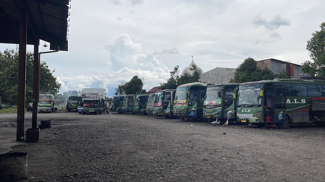 Bus Yang Terbengkalai Kaca Bus 354 Pecah 324 Bodynya Legendaris YouTube bus-yang-terbengkalai-kaca-bus-354-pecah-324-bodynya-legendaris-youtube