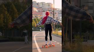 Непринужденный танец на лонгборде от девушки с красными волосами 💃 #longboard #skate #лонгборд