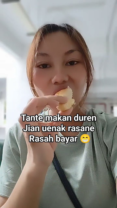 Tante makan duren 🤤