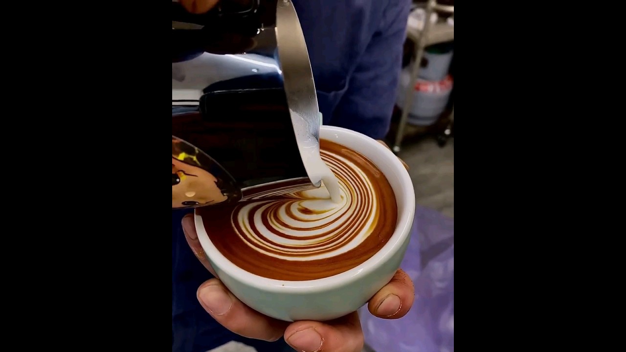 Slowing Heart ❤️ Latte Art | Coffee Art #baristalife #shorts [Barista:- @barista_fraddy]