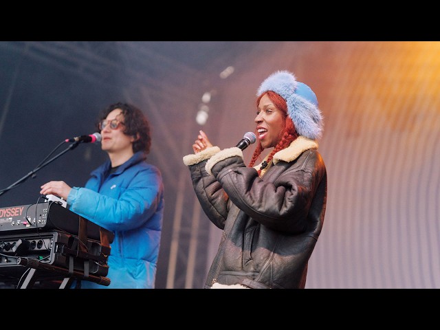 Charlotte Adigéry & Bolis Pupul – Ceci n'est pas un cliché