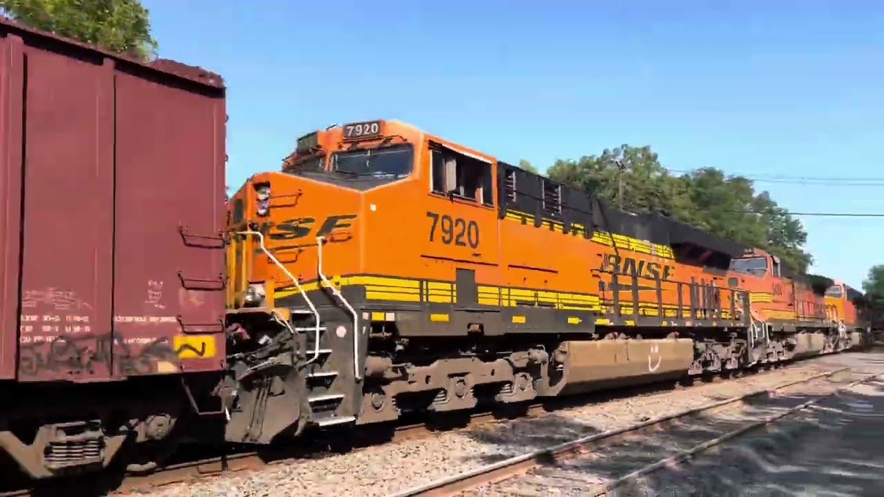 (4 BNSFS’s) BNSF 5160 Dash9  leads CSX B118 through Piscataway with a friendly crew! At Piscataway
