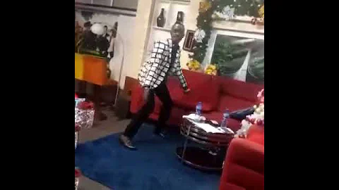 Lil win dance  to Evangelist Aning IK... Bobolebobo
