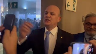 Deputado Se Desentende Com Funcionrio Do Congresso Aps Voto Da Dosimetria