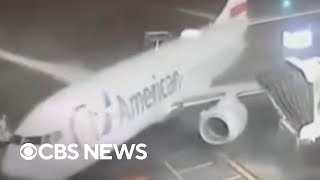 Video shows Texas winds moving plane from Dallas airport gate