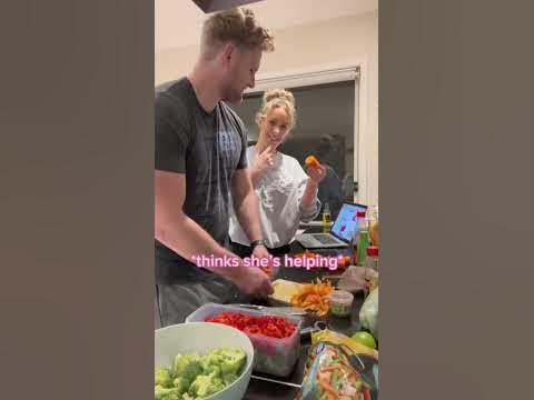 Cooking with my ADHD Girlfriend #comedy #couple #relationship #eating #