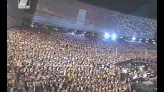 Video thumbnail of "Incredible mass singing - Latvian Song festival"