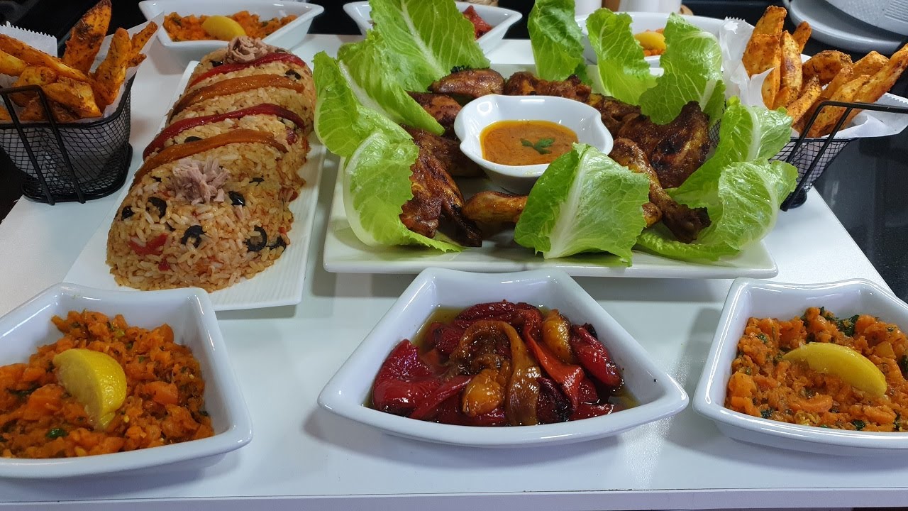 كتحيري مع وليداتك؟/ وجبة غداء لديدة جداا دجاج بتتبيلة مميزة بطاطس مثبلة مقرمشة مع سلطات سريعة