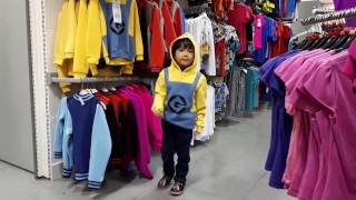 Wear: Cool Minions Sweater screenshot 4
