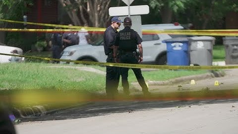 Dallas police shoot, kill knife-wielding man, officials say