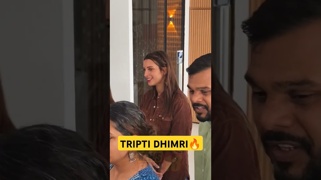 Tripti Dimri Cute Gesture With Fans During Vicky Vidya Ka Woh Wala Video