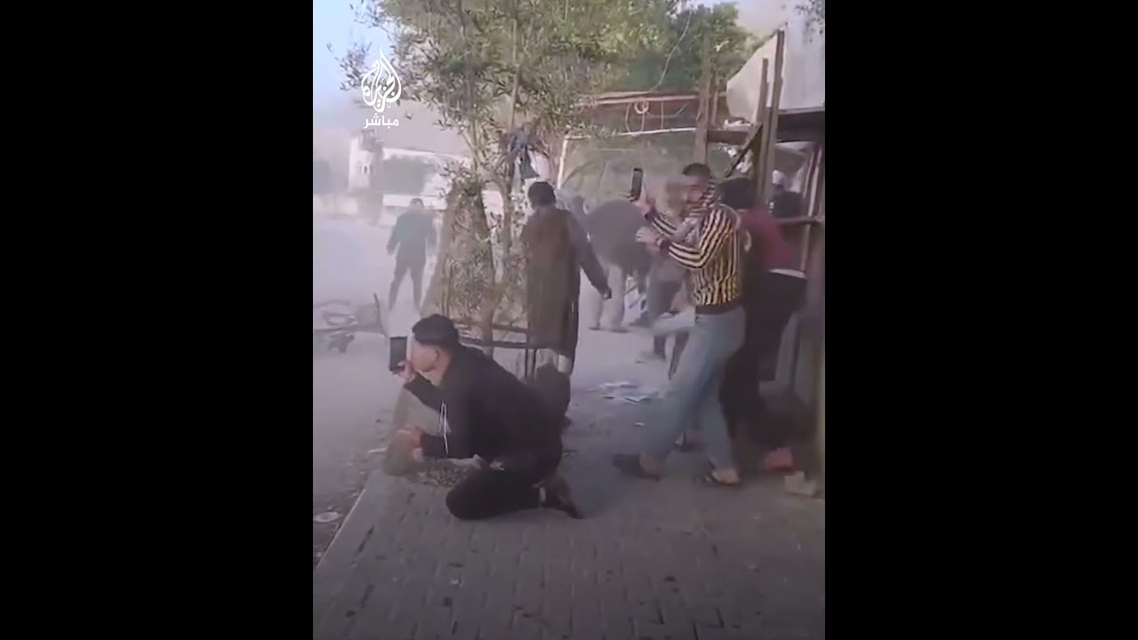 إصابات إثر سقوط شظايا قصف الاحتلال لمبنى بلدية الزوايدة وسط قطاع غزة