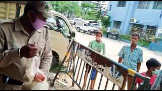 Police help poor man. screenshot 4