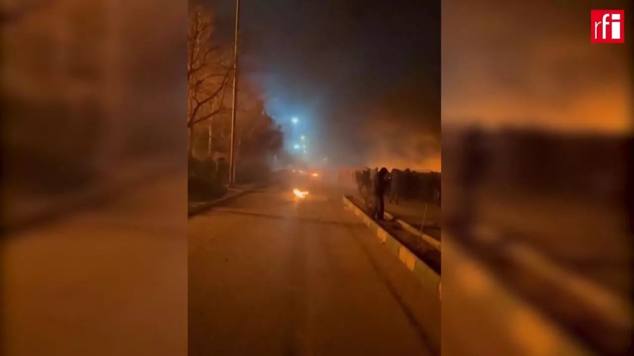 របបផ្តាច់​ការ​អ៊ីស្លាម​អ៊ីរ៉ង់​​បង្ក្រាបបាតុកម្ម​ក្នុង​ថ្លុកឈាម ស្លាប់បាតុករជាង៣៤០០នាក់