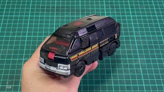 Transformers Generations Selects Deluxe DK-2 Guard(Van mode to Robot mode)
