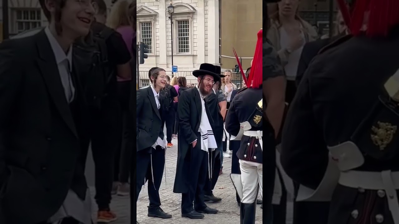 Don’t mess with the king’s guards 