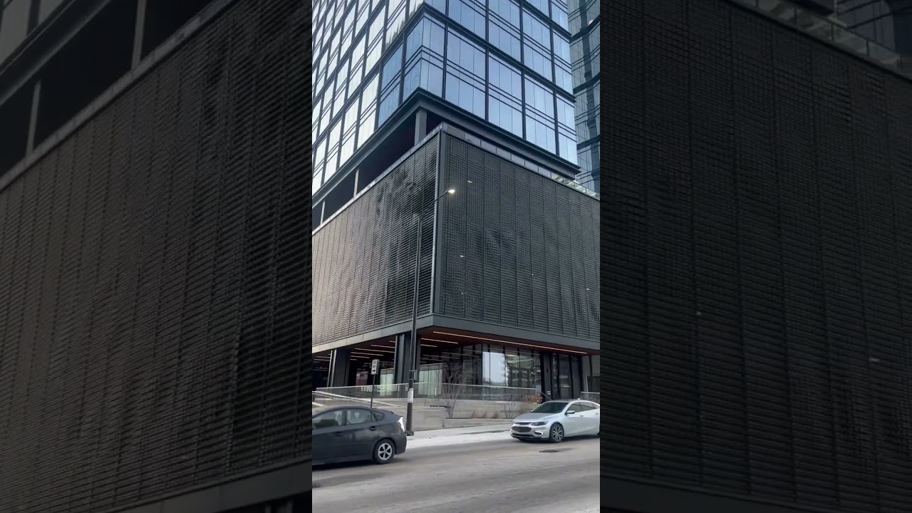 Undulating Kinetic Wall In Chicago Winds - 333 N Green St