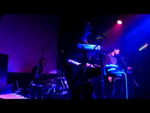 Phantogram - Futuristic Casket (Live at Cargo, London).mp4