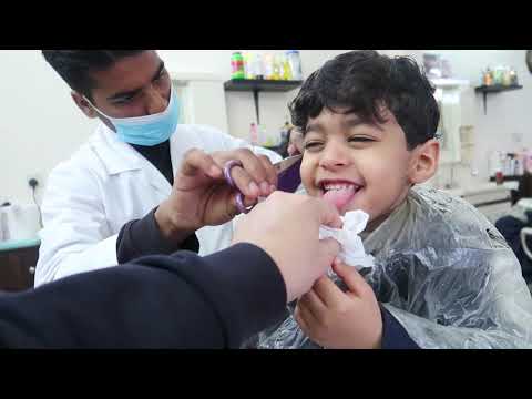 أنس حلق تحليقة المدرسة شوفو وش عمل الحلاق