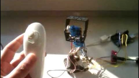 Arduino + Two servos + Wii Nunchuck
