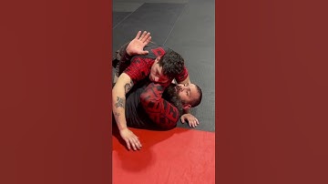 One escape side control to attack guillotine #mma #bjj #brazilianjiujitsu #ufc #grappling #nogi