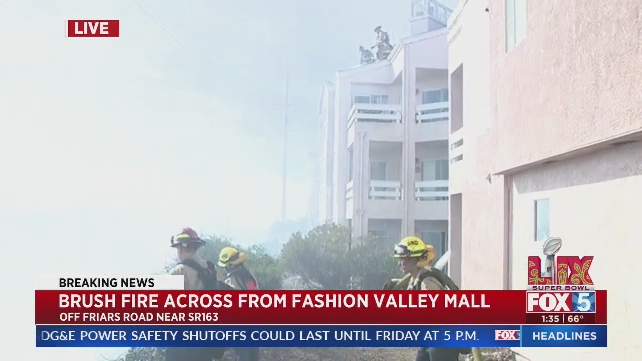 Brush fire breaks out near homes and Fashion Valley Mall - YouTube